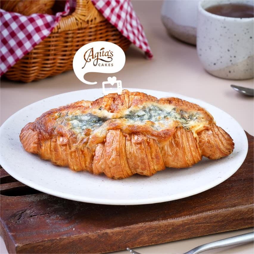Garlic Cream Cheese Croissant
